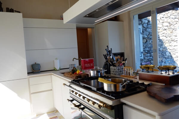 Kitchen space in Villa Paradis Belgirate
